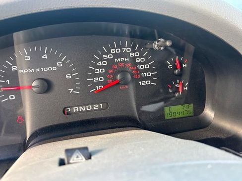 Used 2005 Ford F150 XLT AWD/4WD image 10