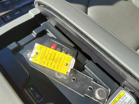 Used 2022 Toyota Highlander Limited image 28