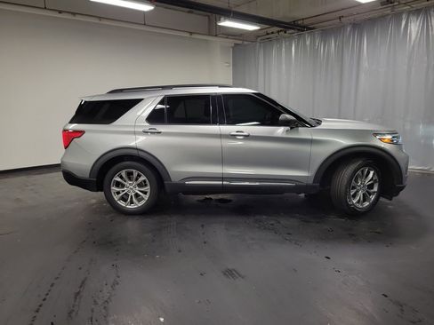 Used 2020 Ford Explorer XLT w/ Equipment Group 202A image 10