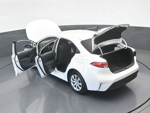 Used 2025 Toyota Corolla LE image 61