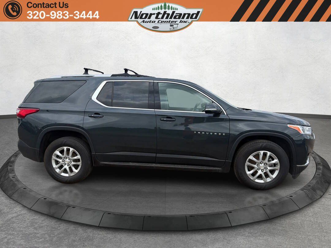 Used 2018 Chevrolet Traverse LT w/ LPO, 'HIT The Road' Package FWD image 4