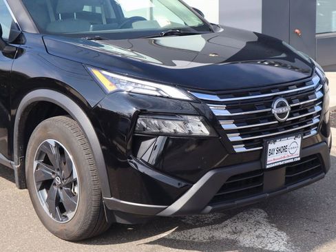 Certified 2025 Nissan Rogue SV image 4