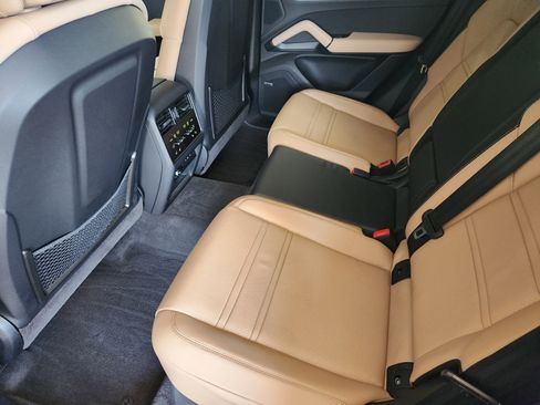 Certified 2025 Porsche Cayenne Coupe image 30