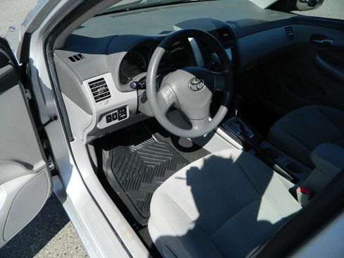 Used 2010 Toyota Corolla LE FWD image 11