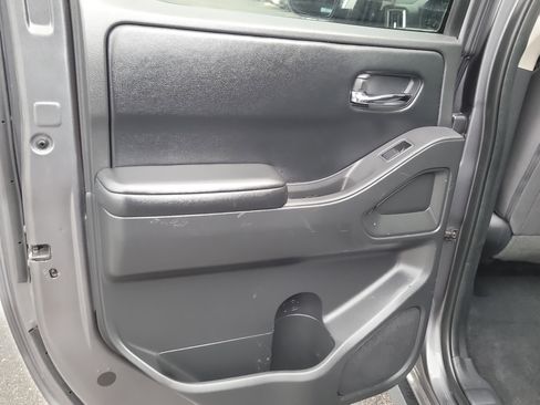 Used 2025 Nissan Frontier SV w/ SV Convenience Package image 11