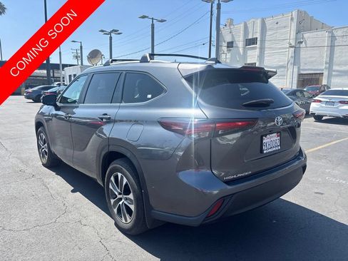Used 2024 Toyota Highlander XLE FWD image 10