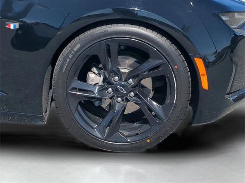 Used 2022 Chevrolet Camaro LT w/ Technology Package image 11