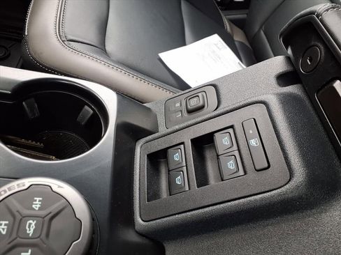 Used 2025 Ford Bronco Outer Banks image 5