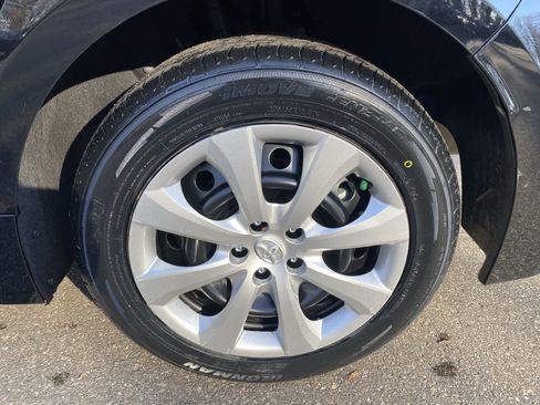 Used 2025 Toyota Corolla LE image 17