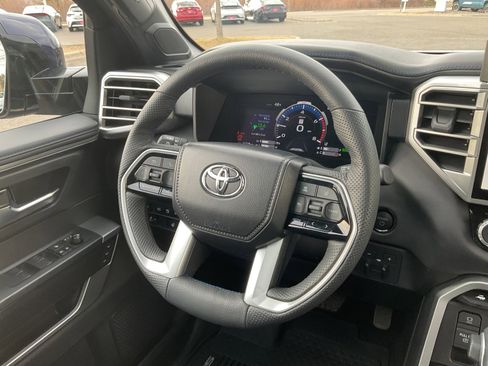 Used 2025 Toyota Sequoia Platinum image 22