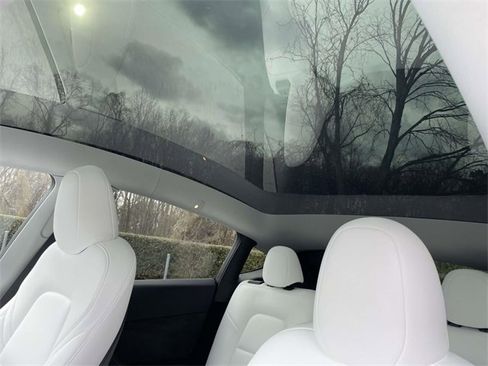 Used 2025 Tesla Model Y Long Range image 7