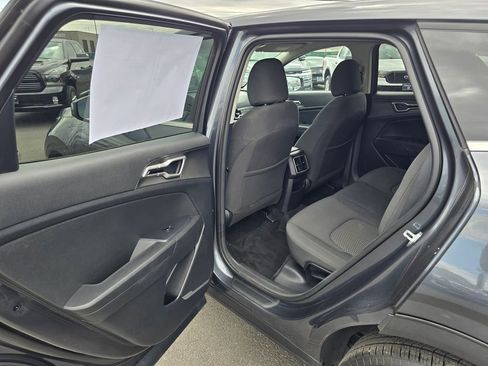 Used 2023 Kia Sportage LX AWD/4WD image 15