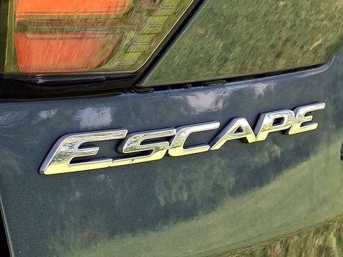 Used 2018 Ford Escape SE w/ SE Sync 3 Package AWD/4WD image 8