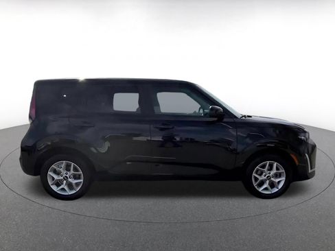 Used 2025 Kia Soul LX w/ LX Technology Package FWD image 16