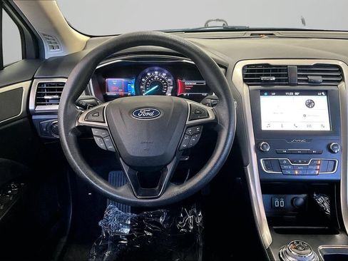 Used 2019 Ford Fusion SE FWD image 8