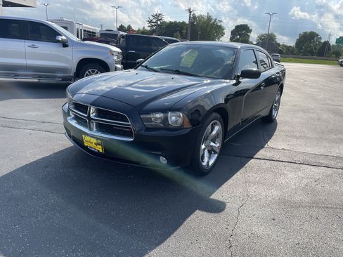 Used 2013 Dodge Charger SXT RWD image 4