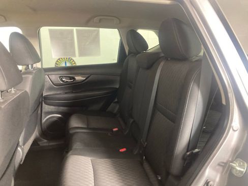 Used 2019 Nissan Rogue SV image 16