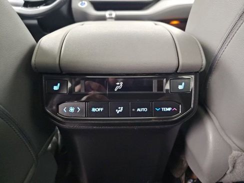 Used 2022 Toyota Highlander Platinum AWD/4WD image 32