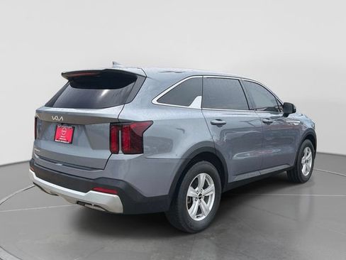 Used 2024 Kia Sorento LX FWD image 4
