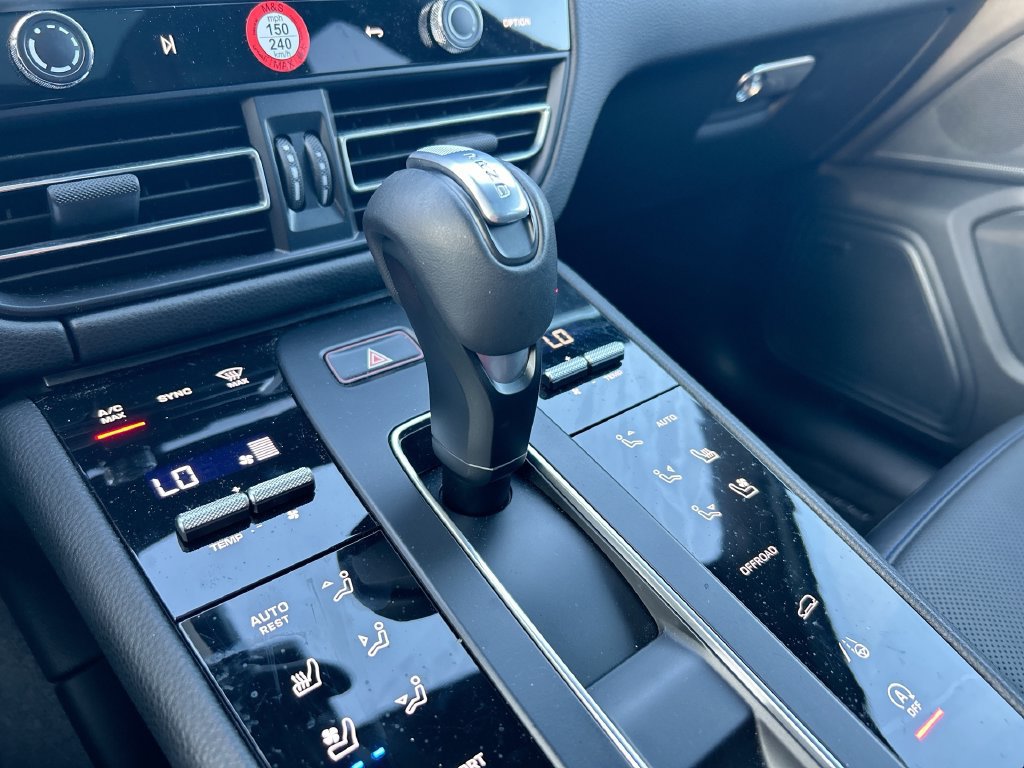 Used 2024 Porsche Macan AWD/4WD image 26
