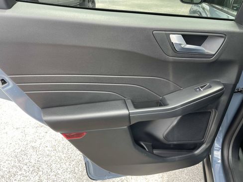 Used 2025 Ford Escape ST-Line w/ Tech Pack #1 FWD image 13