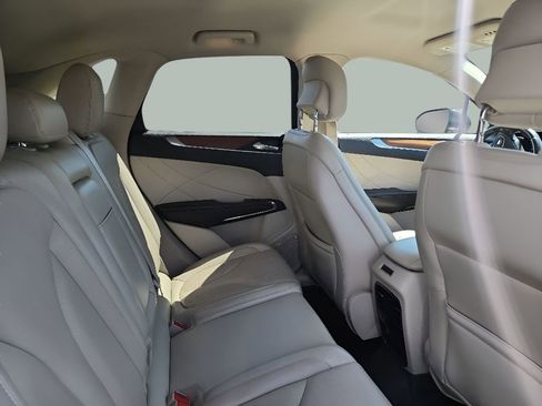 Used 2019 Lincoln MKC Select w/ Select Plus Package AWD/4WD image 12