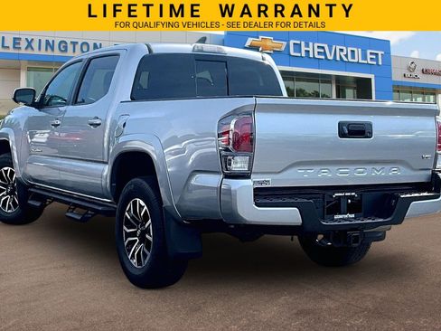 Used 2022 Toyota Tacoma TRD Sport AWD/4WD image 2