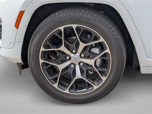 Used 2024 Jeep Grand Cherokee Summit image 10