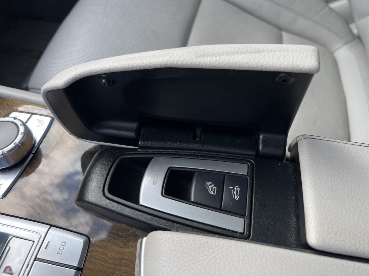 Used 2013 Mercedes-Benz SL 550 image 26