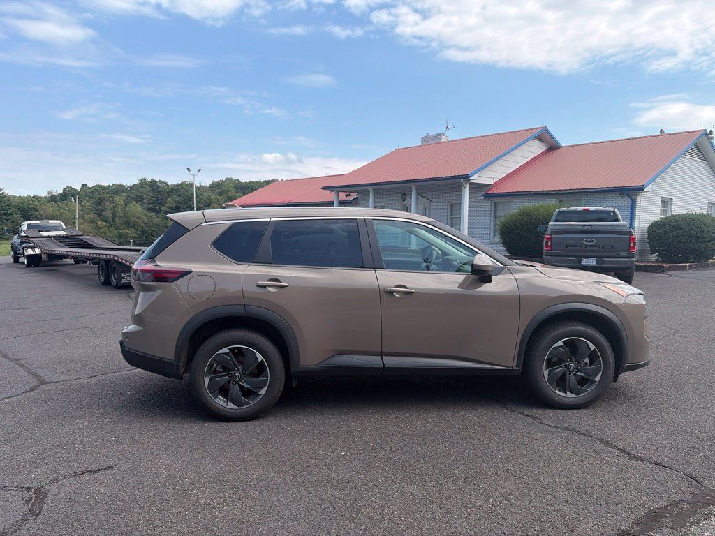 Used 2025 Nissan Rogue SV AWD/4WD image 11
