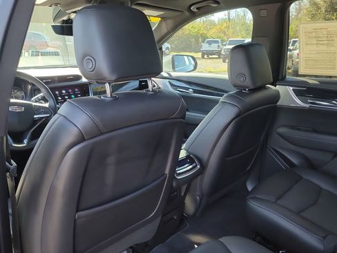 Used 2024 Cadillac XT6 Premium Luxury w/ Technology Package image 11