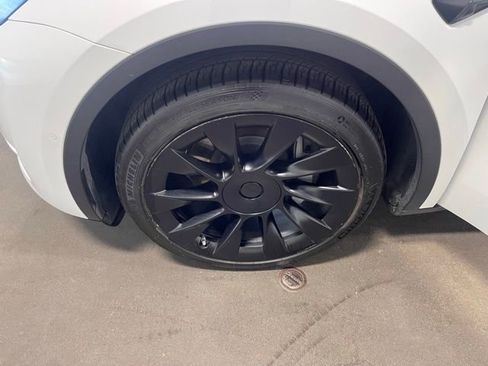 Used 2021 Tesla Model Y Long Range image 29