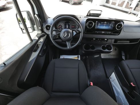 Used 2026 Mercedes-Benz Sprinter 2500 image 30