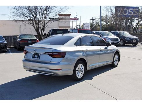 Used 2019 Volkswagen Jetta S w/ Driver Assistance Package image 4