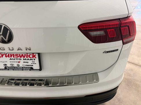 Certified 2024 Volkswagen Tiguan SE AWD/4WD image 17