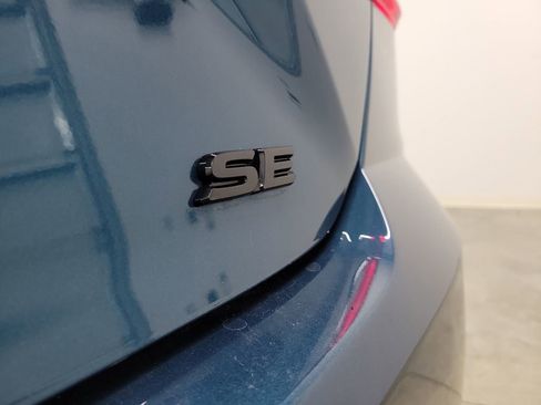 Used 2025 Toyota Camry SE w/ Convenience Package image 8