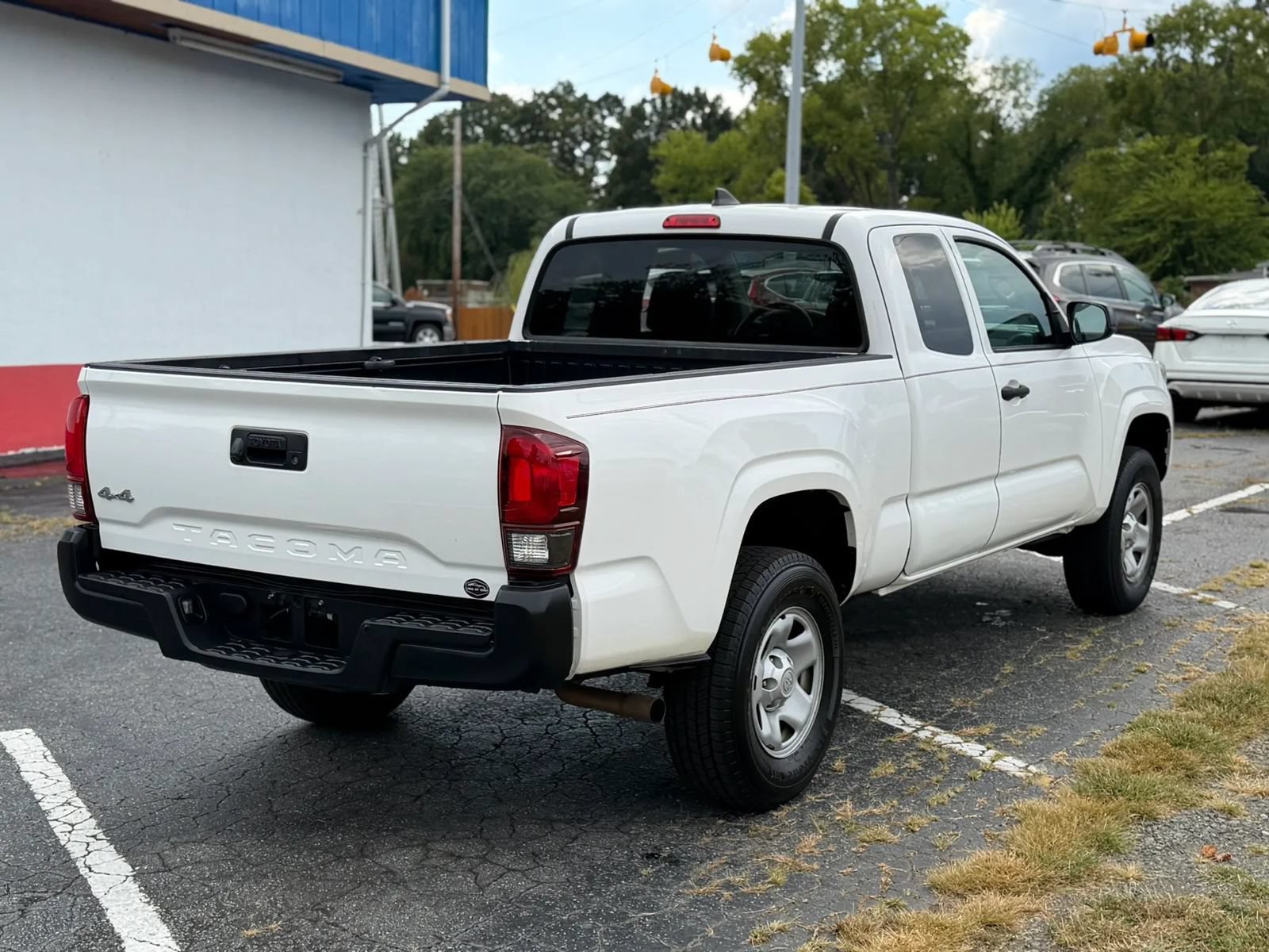 Used 2019 Toyota Tacoma SR AWD/4WD image 5