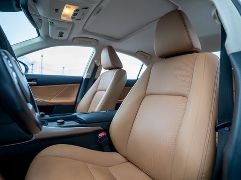 Used 2017 Lexus IS 200t image 5