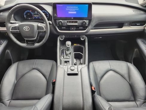 Certified 2025 Toyota Grand Highlander FWD image 23