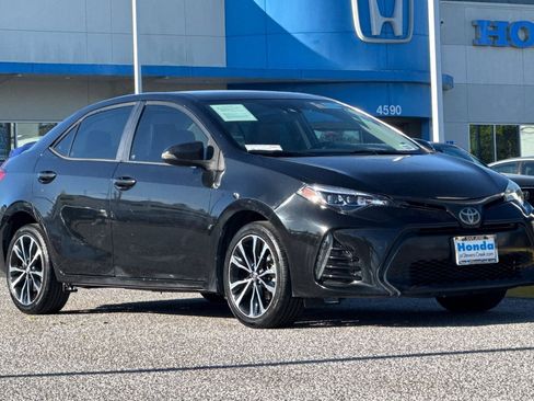 Used 2017 Toyota Corolla SE w/ SE Premium Package FWD image 6