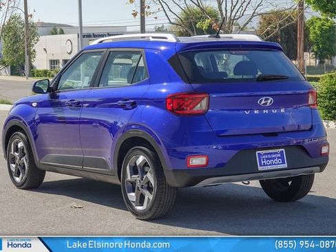 Used 2025 Hyundai Venue SEL FWD image 11
