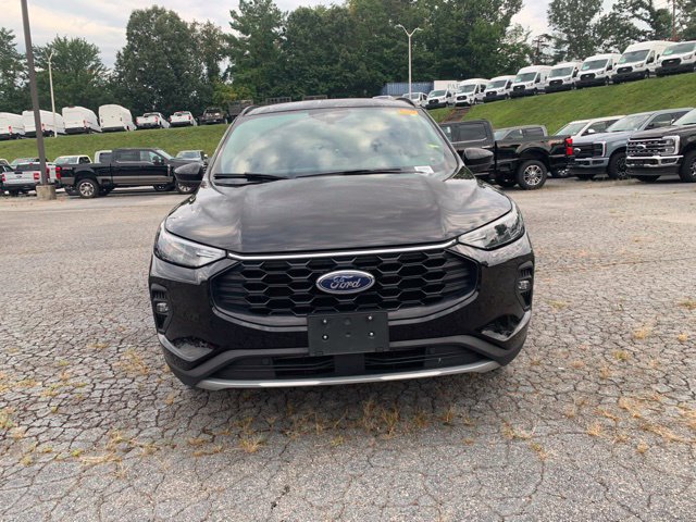 Certified 2025 Ford Escape ST-Line Select AWD/4WD image 3