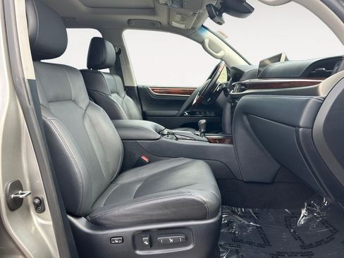 Used 2021 Lexus LX 570 4WD w/ Luxury Package image 24