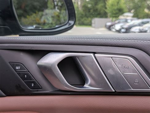 Used 2022 BMW X7 xDrive40i w/ Premium Package image 40