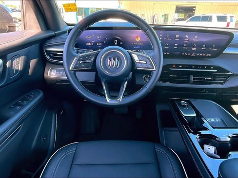 Used 2025 Buick Enclave Preferred FWD image 5