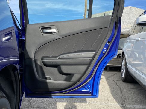 Used 2019 Dodge Charger SXT w/ Driver Confidence Group image 17