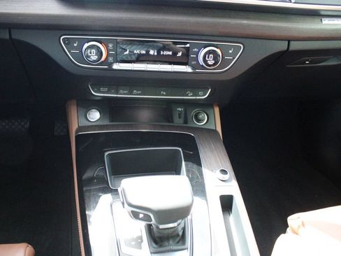 Used 2023 Audi Q5 2.0T Premium Plus w/ Premium Plus Package AWD/4WD image 38