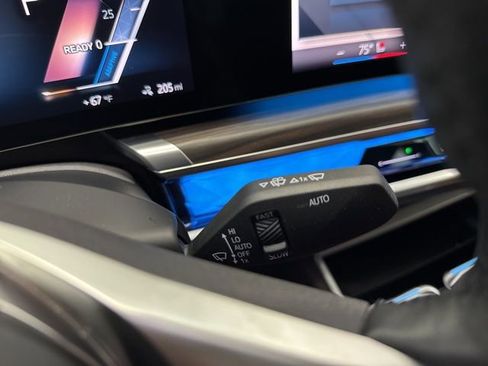 Used 2024 BMW i7 xDrive60 w/ Premium Package image 50