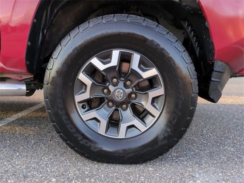 Used 2017 Toyota Tacoma SR image 11