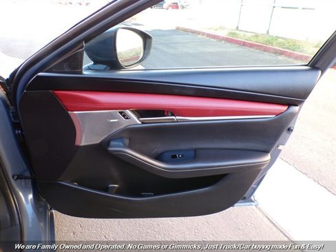 Used 2022 MAZDA MAZDA3 s image 30